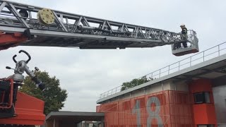 Lentraînement à la grande échelle des pompiers [upl. by Enilekaj]