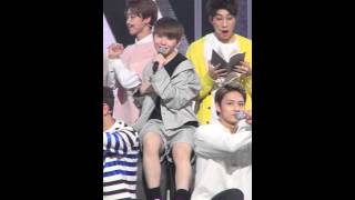 MPD직캠 세븐틴 우지 직캠 예쁘다 Pretty U Seventeen Woozi Fancam 엠카운트다운160428 [upl. by Nyltyak]